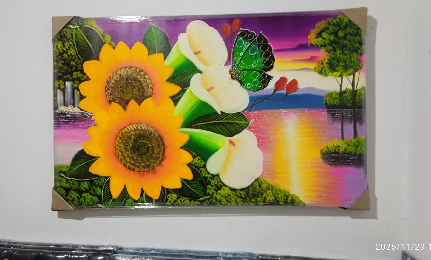 🌅🦋Cuadro Amanecer de Vida: Girasoles, Lirios y Mariposa Esmeralda