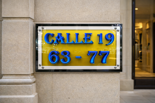 Placa con Marco doble en acrílico Cristal - Fondo Amarillo