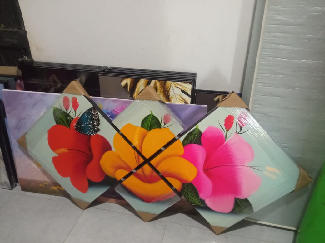🌸🦋 Cuadro Tríptico Floral Arcoíris: Belleza en Movimiento — 130 cm x 80 cm